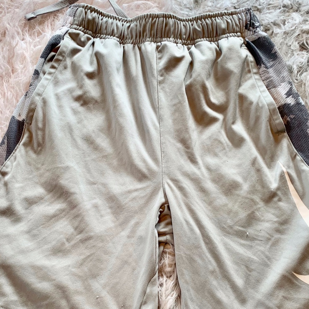 Gray Nike Boys Shorts Size Large